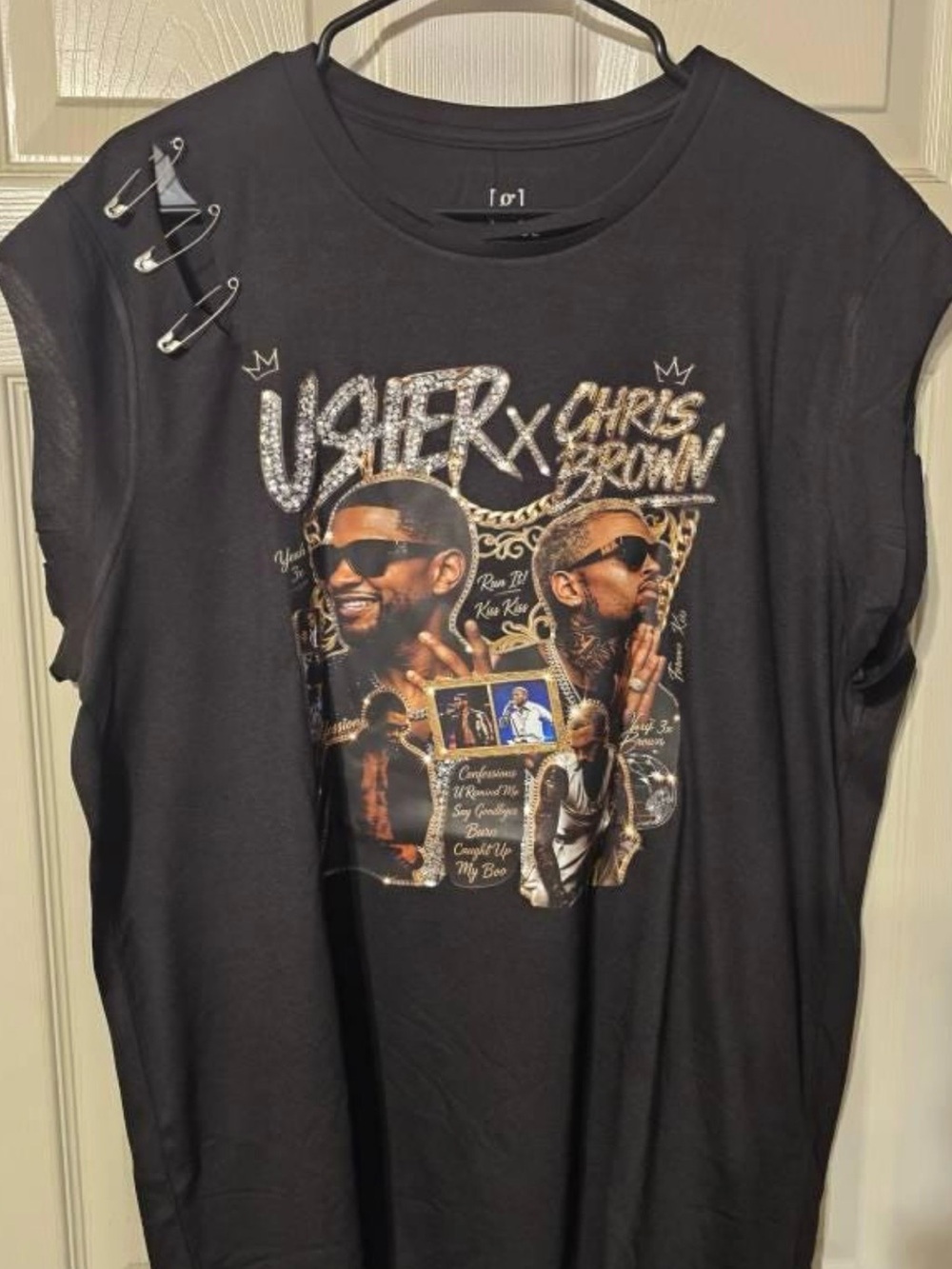 Women’s 2026 R&B tour shirt- never worn!!!!